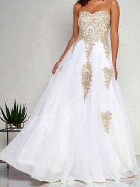 Say Yes Juniors' Strapless Embelished Gown Size 5/6 NWT